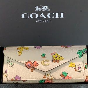 Coach Wyn Soft Wallet W/ Floral Print Leather